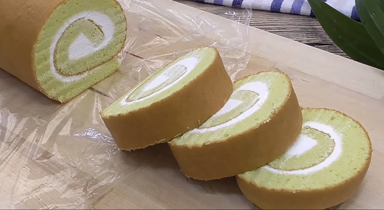 Delicious Pandan Swiss Roll Cake