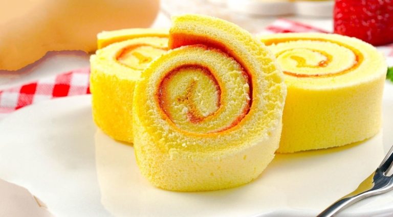 Classic Raspberry Jellyroll Cake