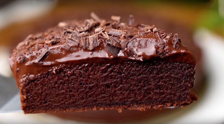 Moist Eggless Chocolate Cake