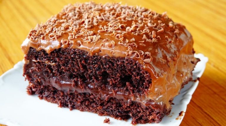 No Oven, Eggless Chocolate Cake