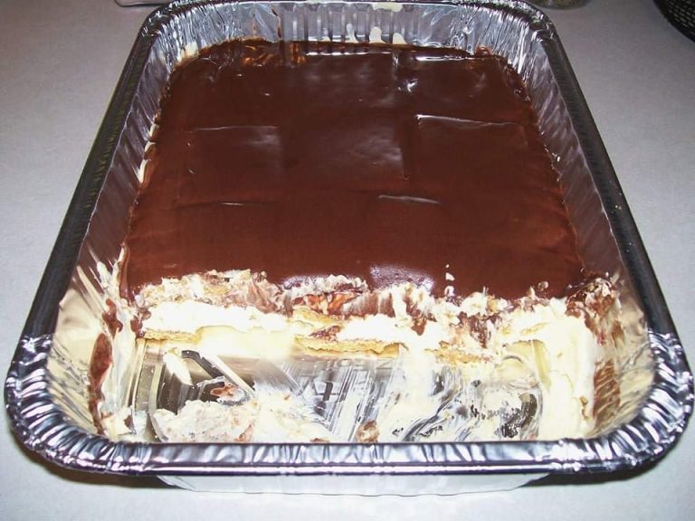 No bake Chocolate Eclair Cake1