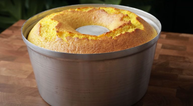 Refreshing Light Lemon Cake