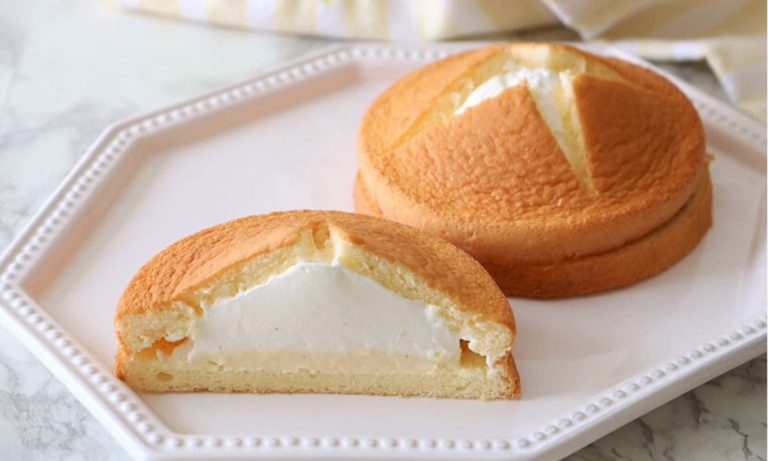 Vanilla Cake with Cream